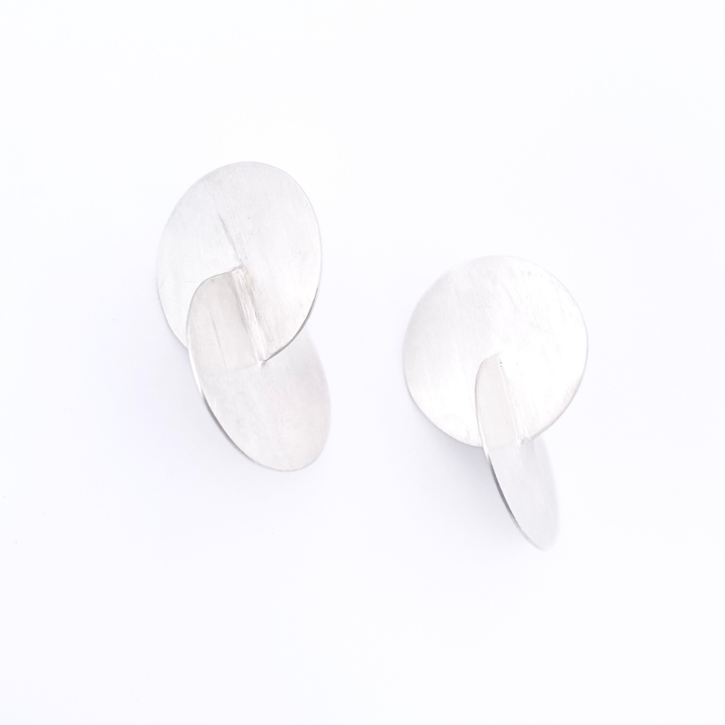 Interlocking Circles Stud Earrings