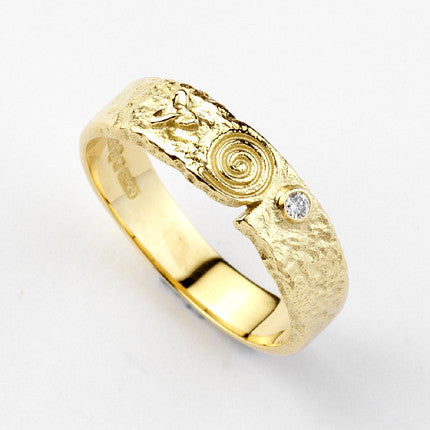 Hibernia Yellow Gold Ring with Diamond - Narrow - Brian de Staic Celtic/Irish Jewelry