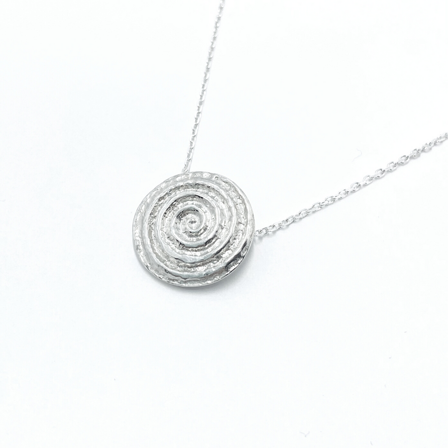 Áille (Beauty) Pendant